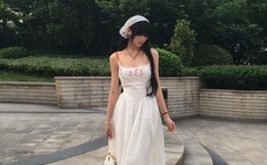 美女脱内衣露出了奶头福利图片